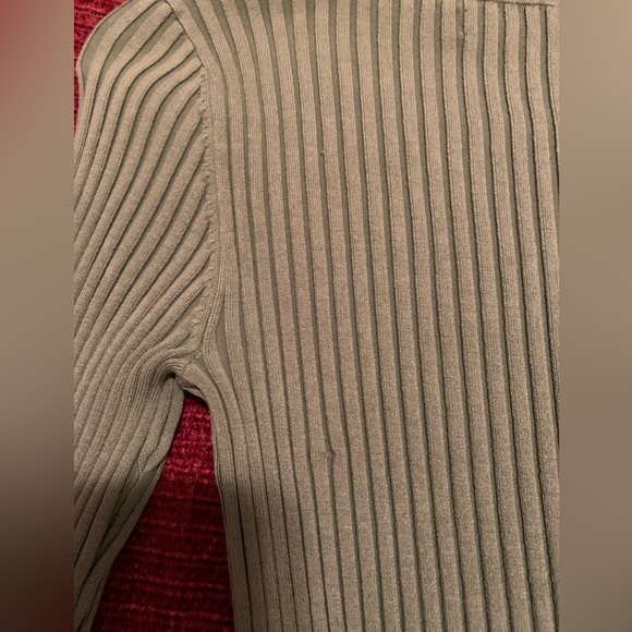 Long Sleeve Green Ribbed Top - Picture 14 of 16